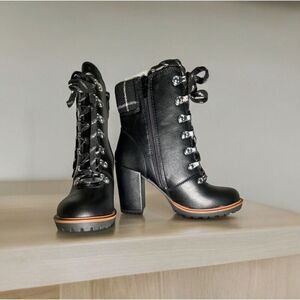 SUN STONE Womens Black Lace Up Octavia Round Toe Block Heel Hiking Boots, 9M